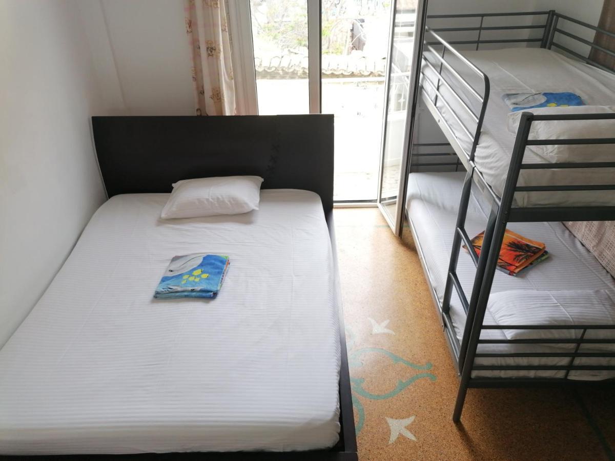 Shared Rooms Near Acropolis And Monastiraki Athen Eksteriør bilde